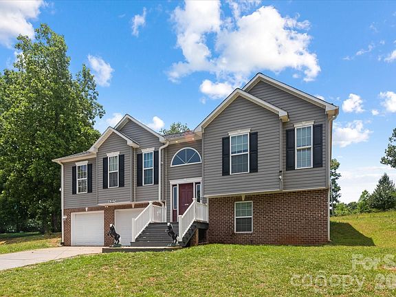 3rd image of 1223 Deer Park Rd