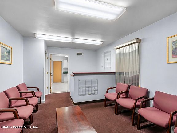 5th image of 2344 Victory Blvd
