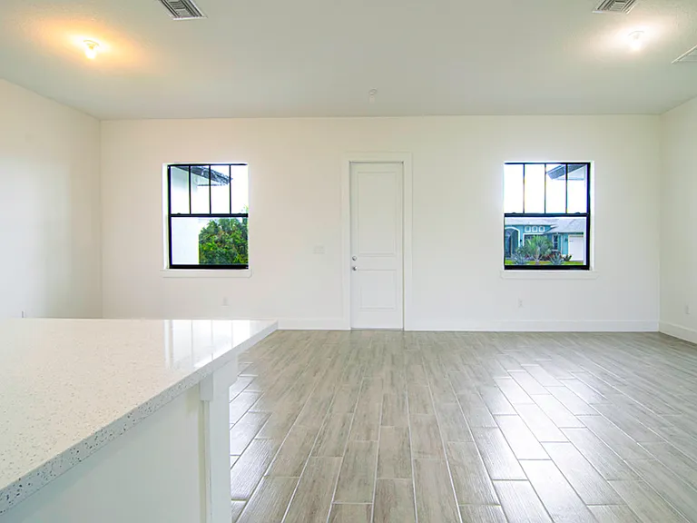 15633 Lakeland Cir — Photo 7