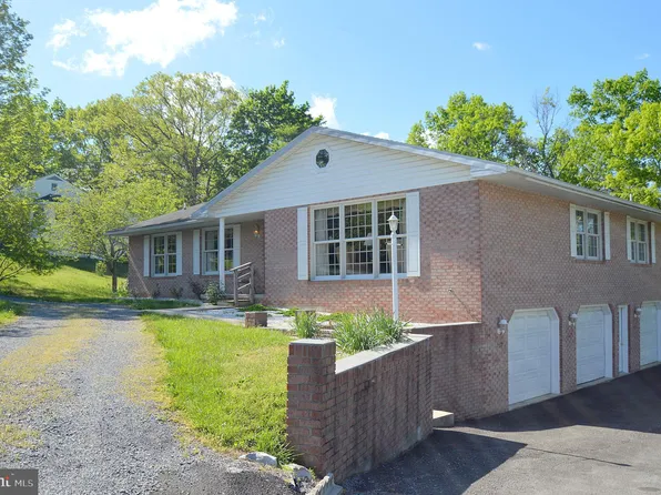 130 Merrywoods Dr, Berkeley Springs, WV 25411