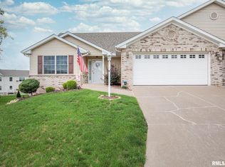 3518 Shady Ridge Ct, Davenport, IA 52804
