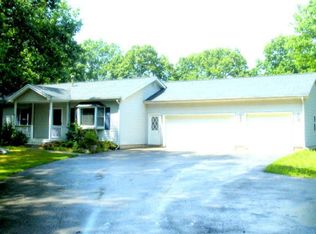 13766 Grindle Dr, Lowell, MI 49331