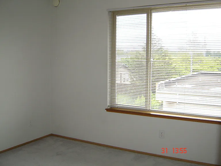 Big Rock Apartments (480 S Oak Harbor St.) — Photo 4