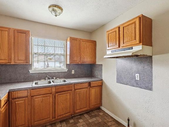 2nd image of 590 Prince St #596