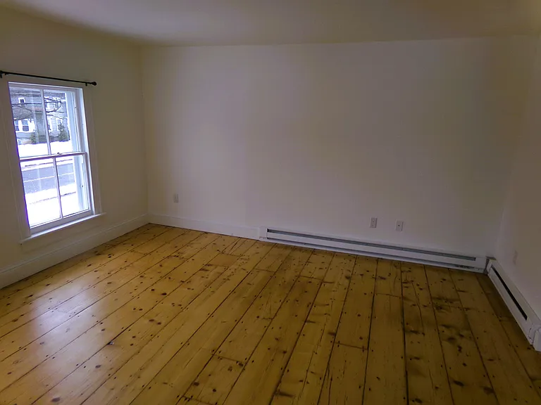 38 E Market St #D — Photo 7