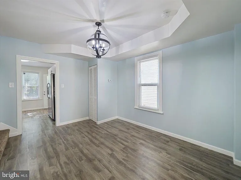 310 N Locust St — Photo 5