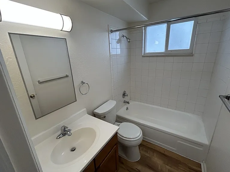 505 W Geneseo St #C — Photo 4