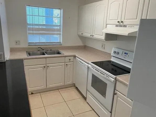 4951 Wedgewood Way APT 2, West Palm Beach, FL 33417