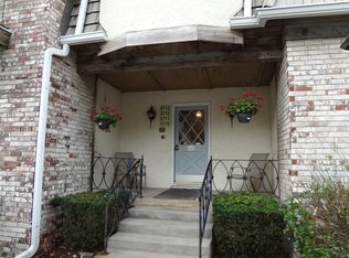 5713 Metcalf Ct, Overland Park, KS 66202
