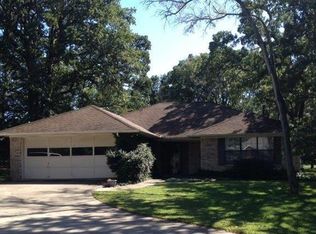 102 Houston Dr, Lake Kiowa, TX 76240