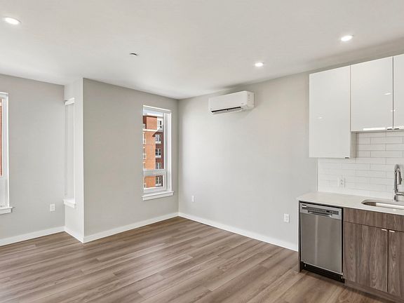 3rd image of 1937 Dorchester Ave #204