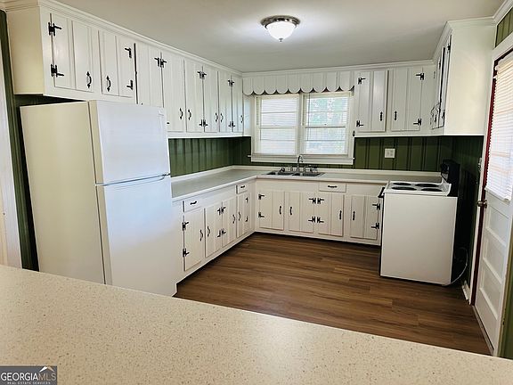 5th image of 110 N Chilton Cres