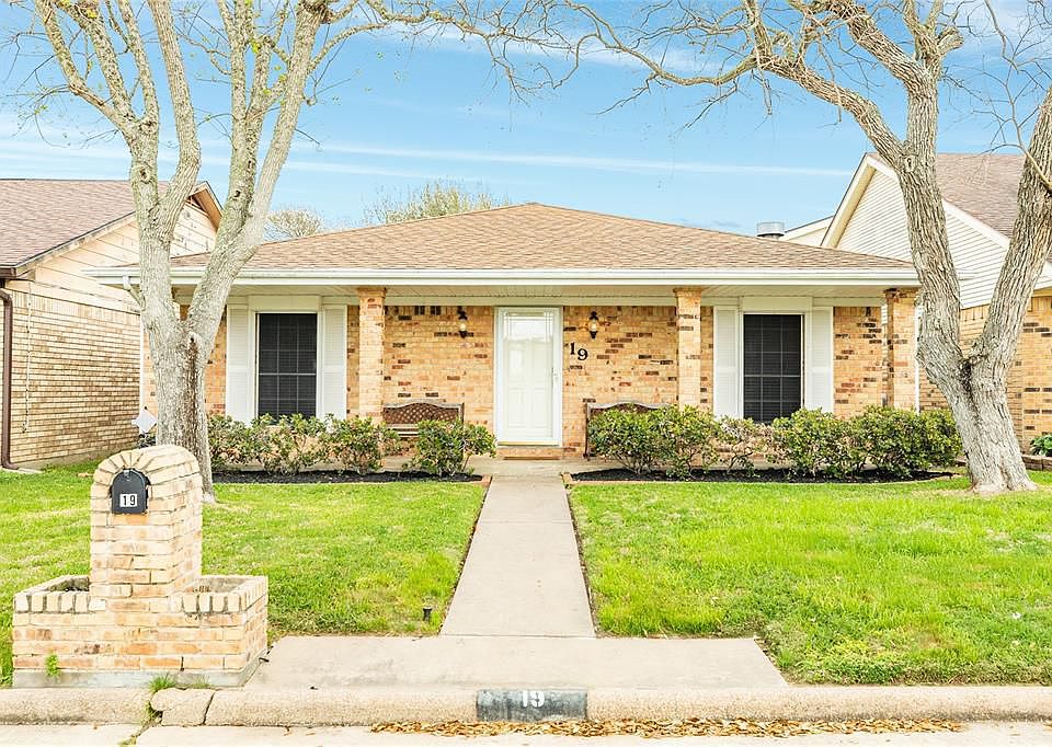 1st image of 19 Campeche Cir