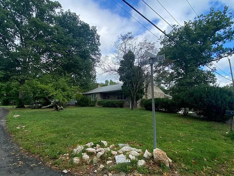 1002 Windsor Ave — Photo 16