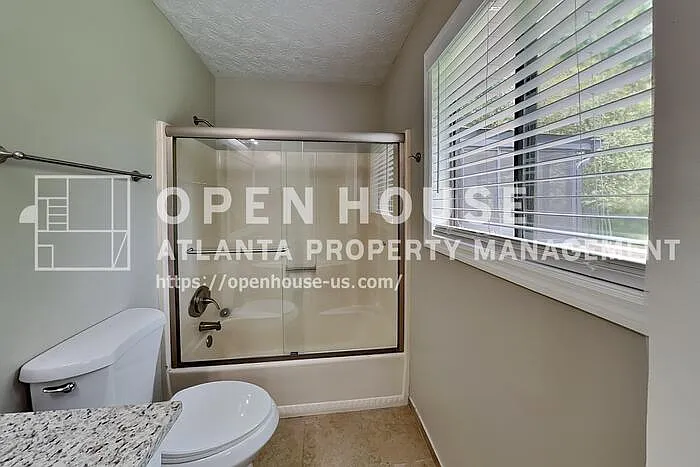 151 Castleair Dr NE — Photo 10