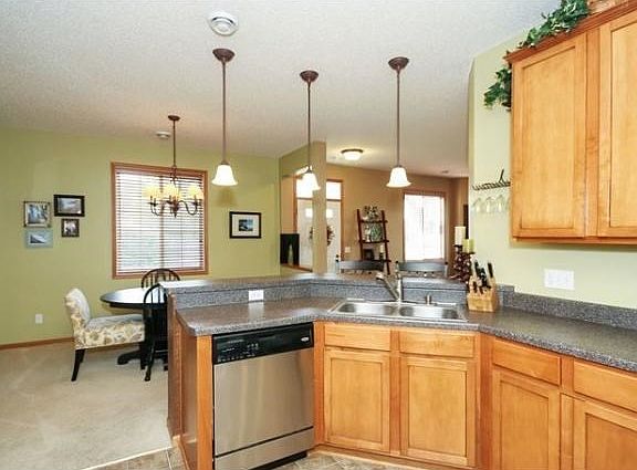 KITCHEN AND DINING Ready for entertaining!
733 10th St S Buffalo, MN