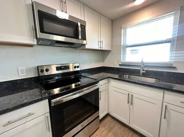 Lemon Bay Bungalows, 45 & 55 W Fray St #6, Englewood, FL 34223