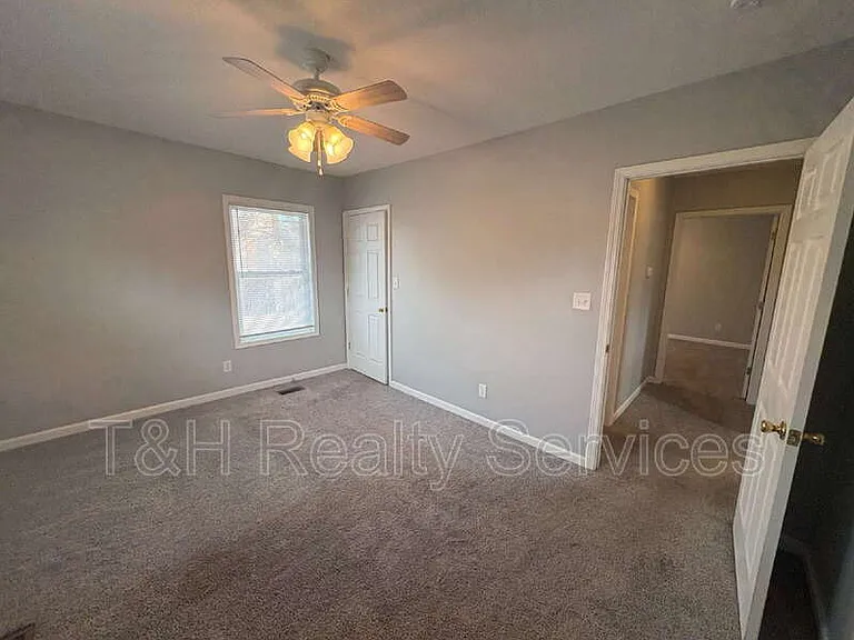 409 W Washington St — Photo 13