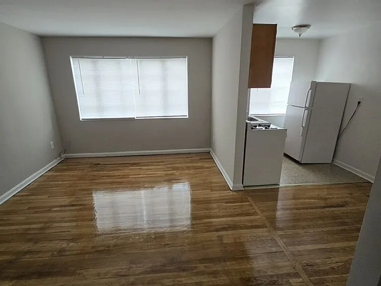 405 Division Ave NE — Photo 1