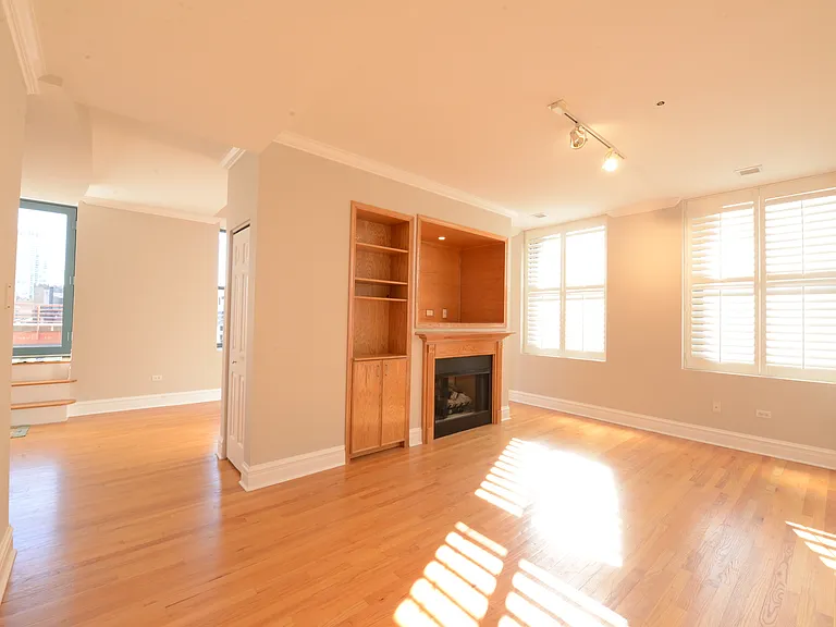 208 W Washington St #2304 — Photo 2