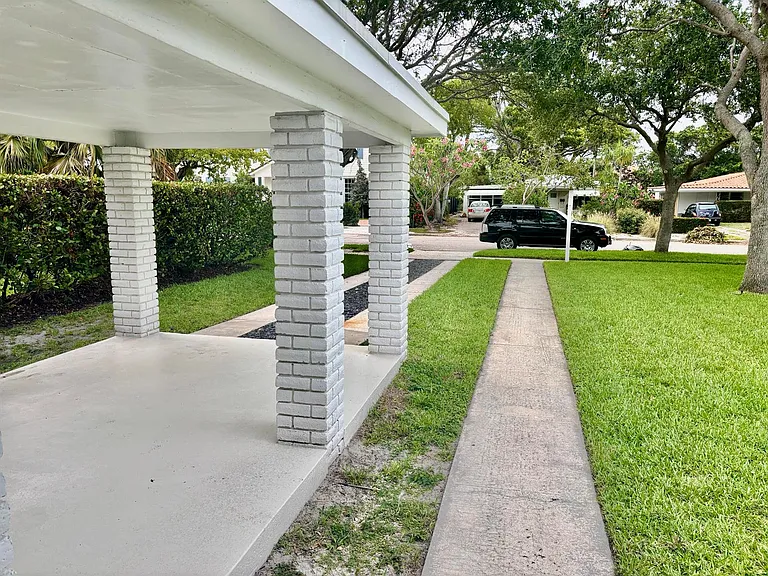 218 Seville Rd — Photo 16