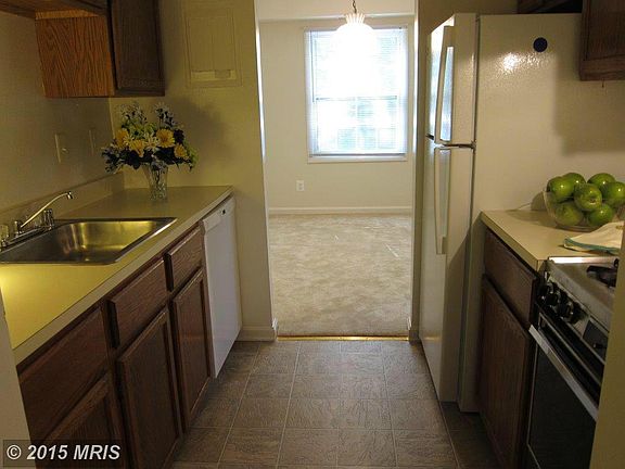 4th image of 3915 Lyndhurst Dr APT 201