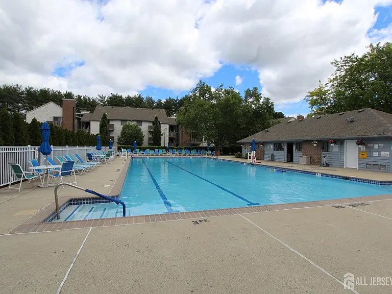 4707 Ravens Crest Dr — Photo 37