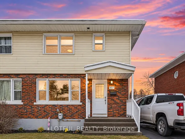 907 Smyth Rd #B, Ottawa, ON K1G 1P5