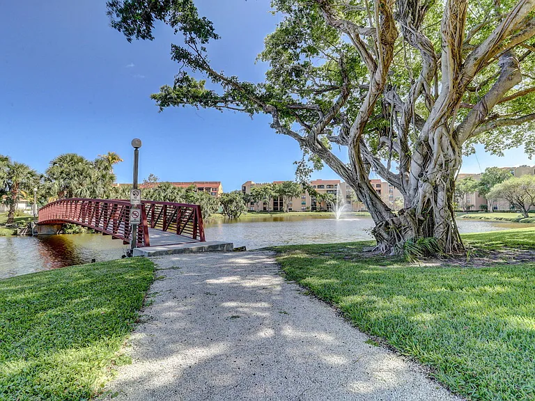 600 Egret Cir #7501 — Photo 35