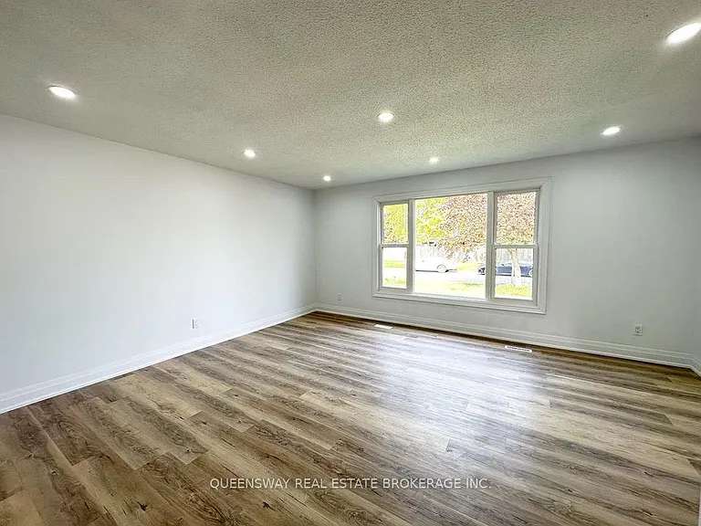 7 Leaside Dr #MAIN — Photo 3