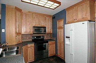 3rd image of 103 W Hillcrest Dr