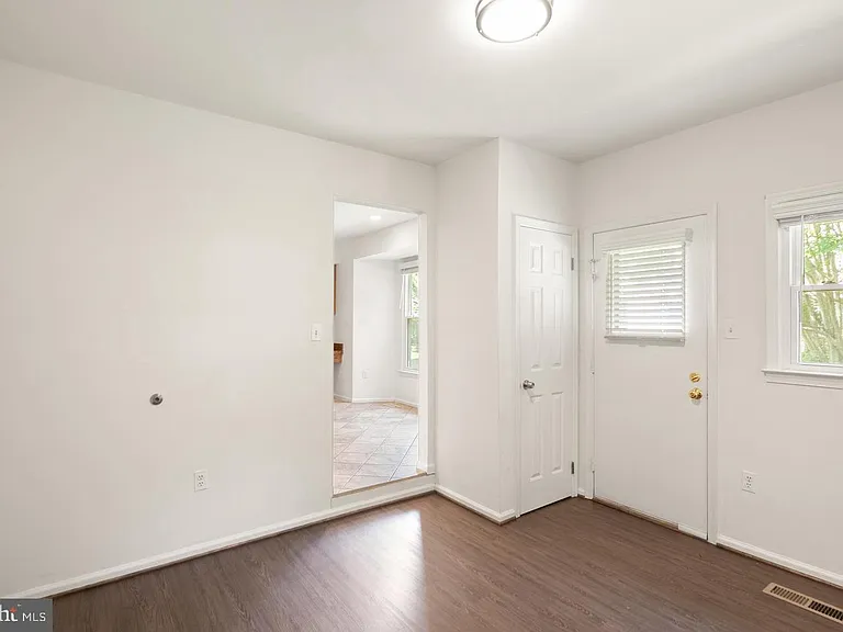 8902 Huxley Ct — Photo 15