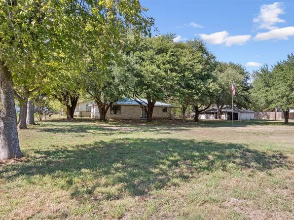 204 Ausborn St, Eddy, TX 76524