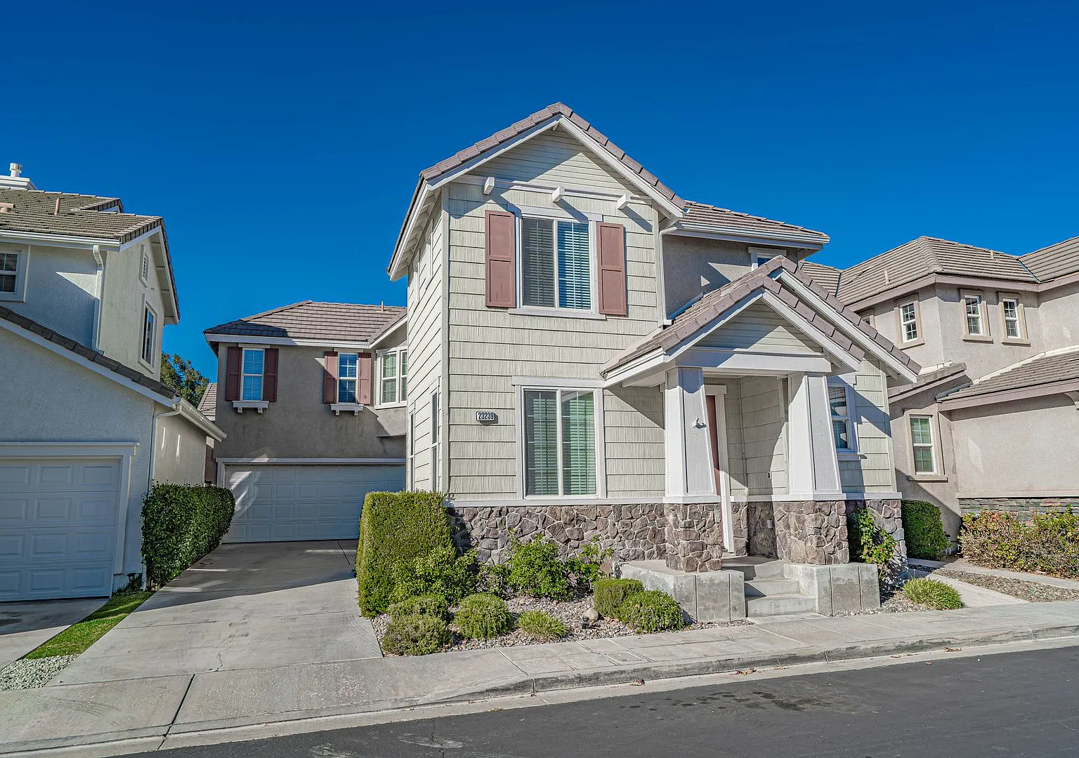 Bridgeport 4 Bedroom Home for Rent in Valencia! — Photo 1