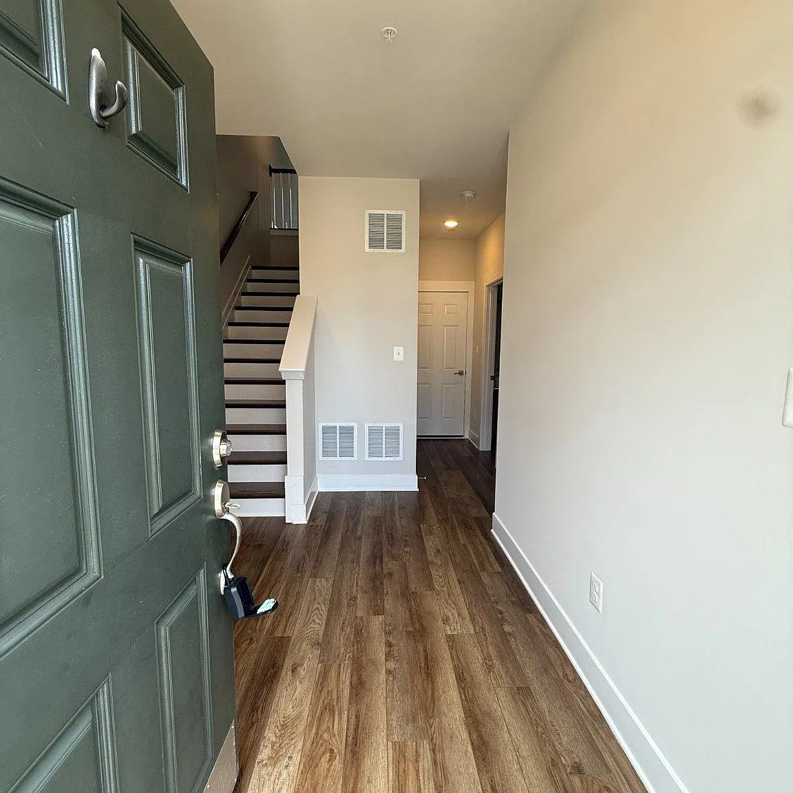 4 bed, 3.5 bath, 1980 sqft, $2,900 — Photo 3