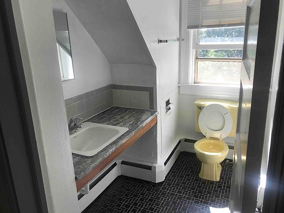 5th image of 901 Berkeley Ave APT 5