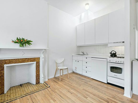 3rd image of 123 W 78th St #2F