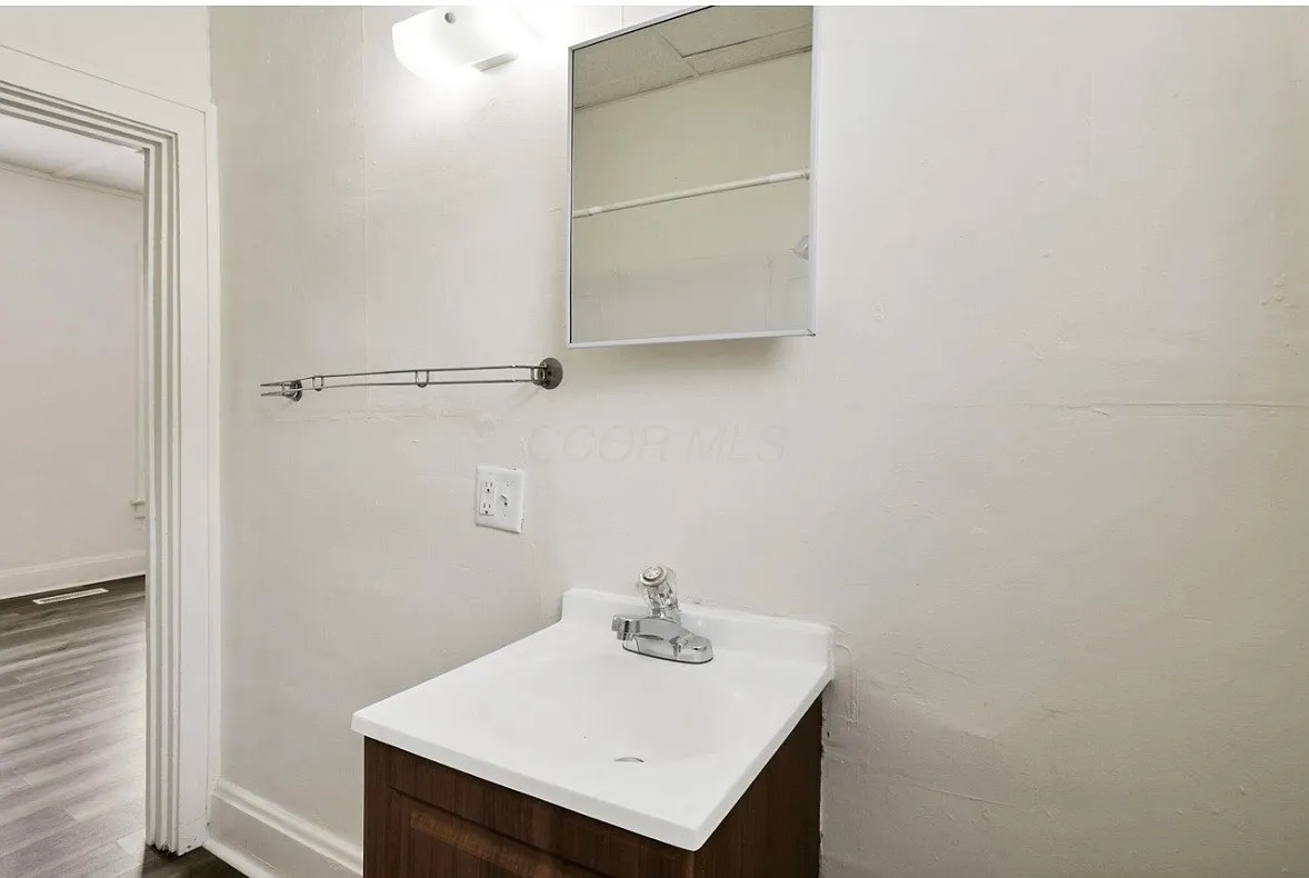 Building Photo - 52 N Yale Ave #52