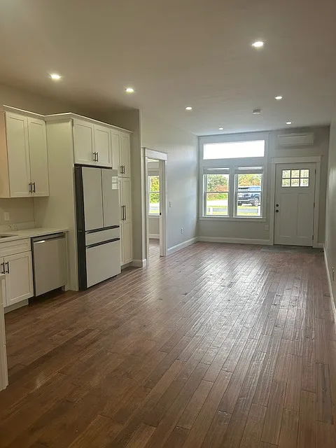 1 bed, 670 sqft, $2,300 — Photo 3