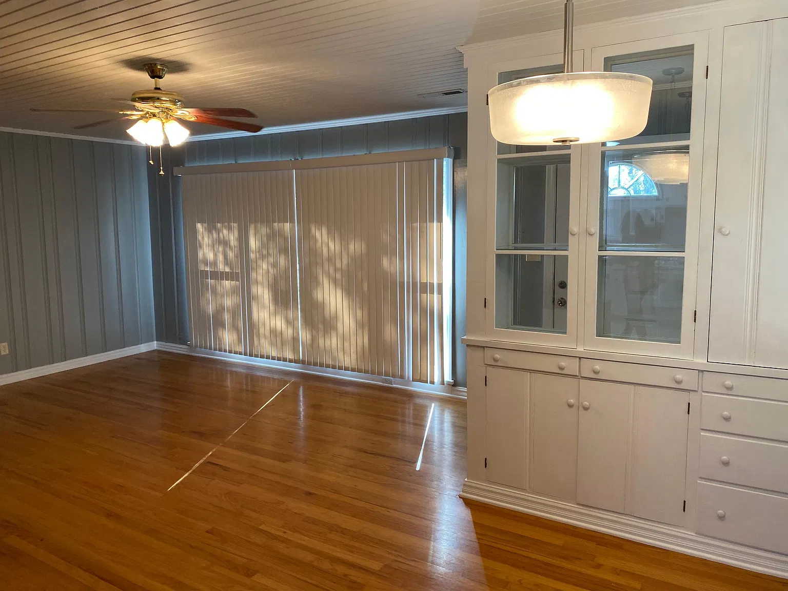 1042 N Pine St — Photo 3