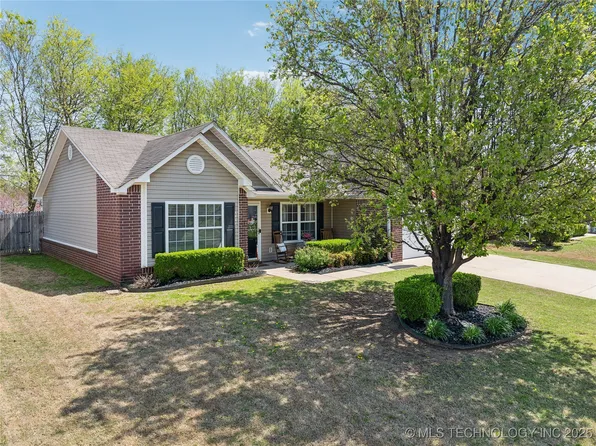 2102 N Chambers Ter, Claremore, OK 74017