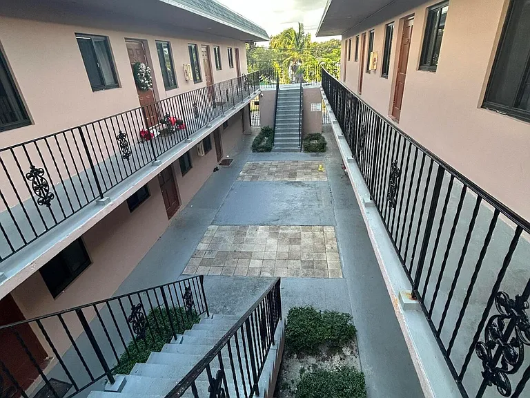 2545 Taft St #104 — Photo 6