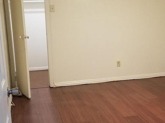 Bedroom1 with small Walking Closet.