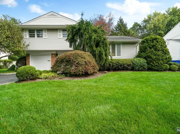 113 Walnut Dr, Tenafly, NJ 07670