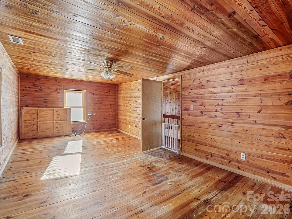 22nd image of 156 Carpenters Knob Dr