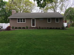 40 Applegate Dr, Mastic, NY 11950