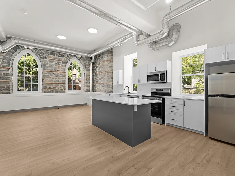 47 Wellington St — Photo 32