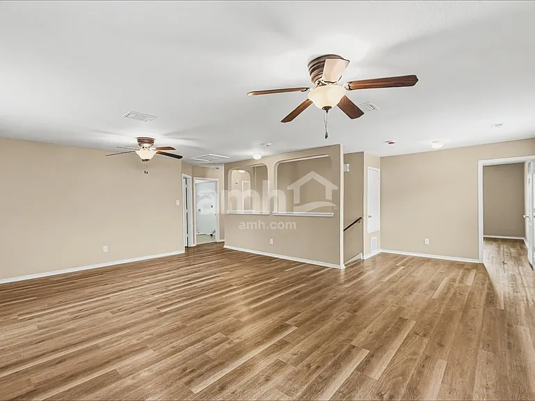 10518 Marengo Ln — Photo 9