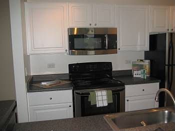 1st image of 352 Glenwood Dr APT 306