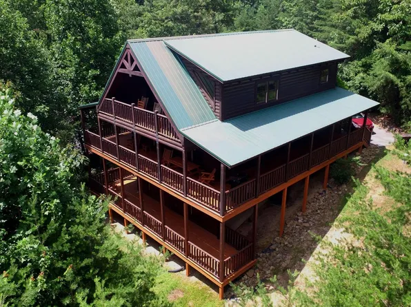 2705 Sawmill Branch Dr, Sevierville, TN 37862